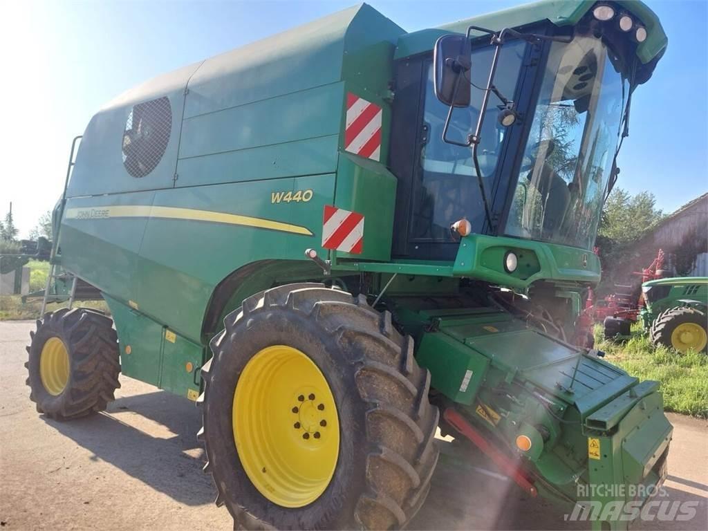 John Deere W440 Mähdrescher