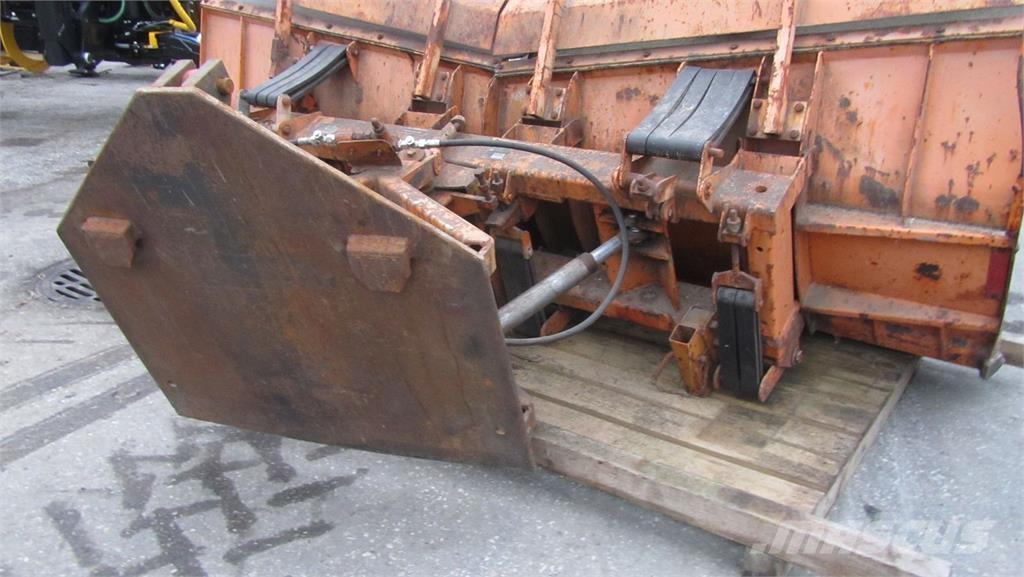 Kahlbacher DS 260 Schneeschilde und -pflüge