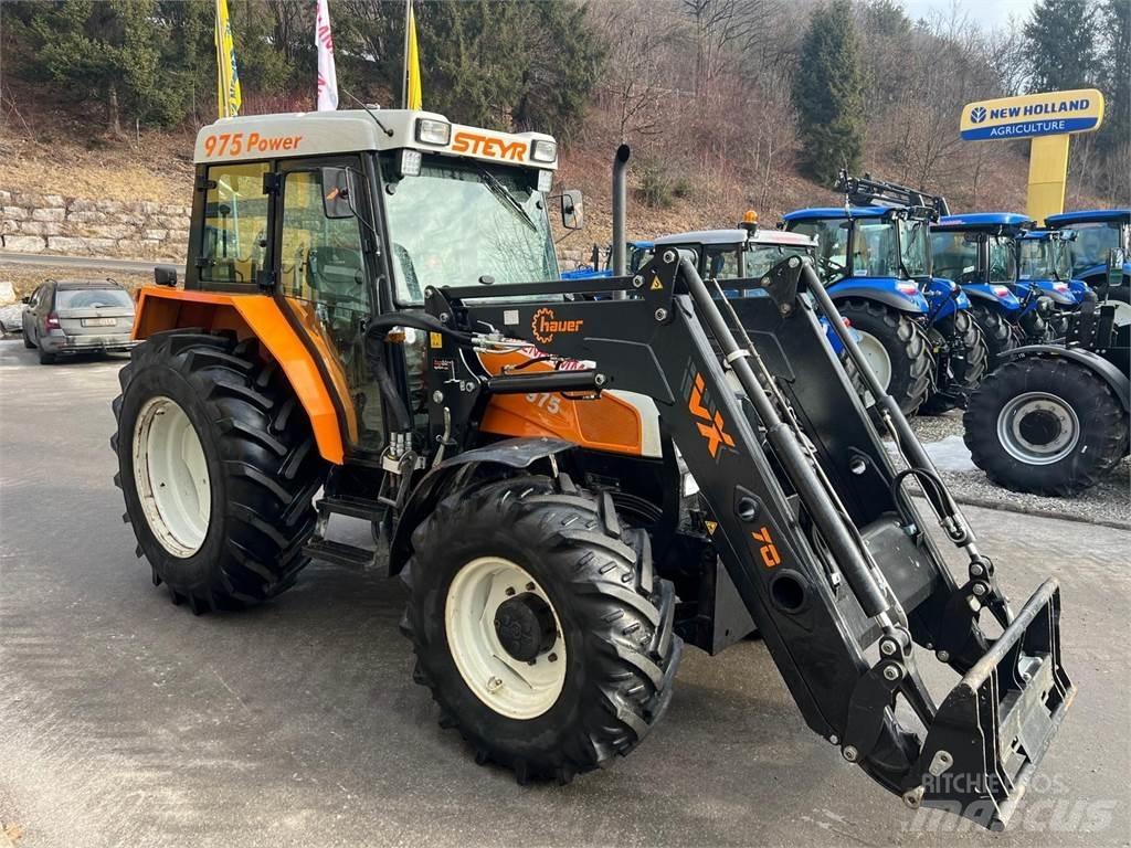 Steyr 975A Traktoren