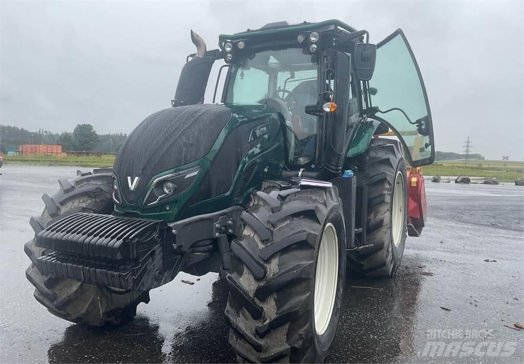 Valtra T174 Traktoren