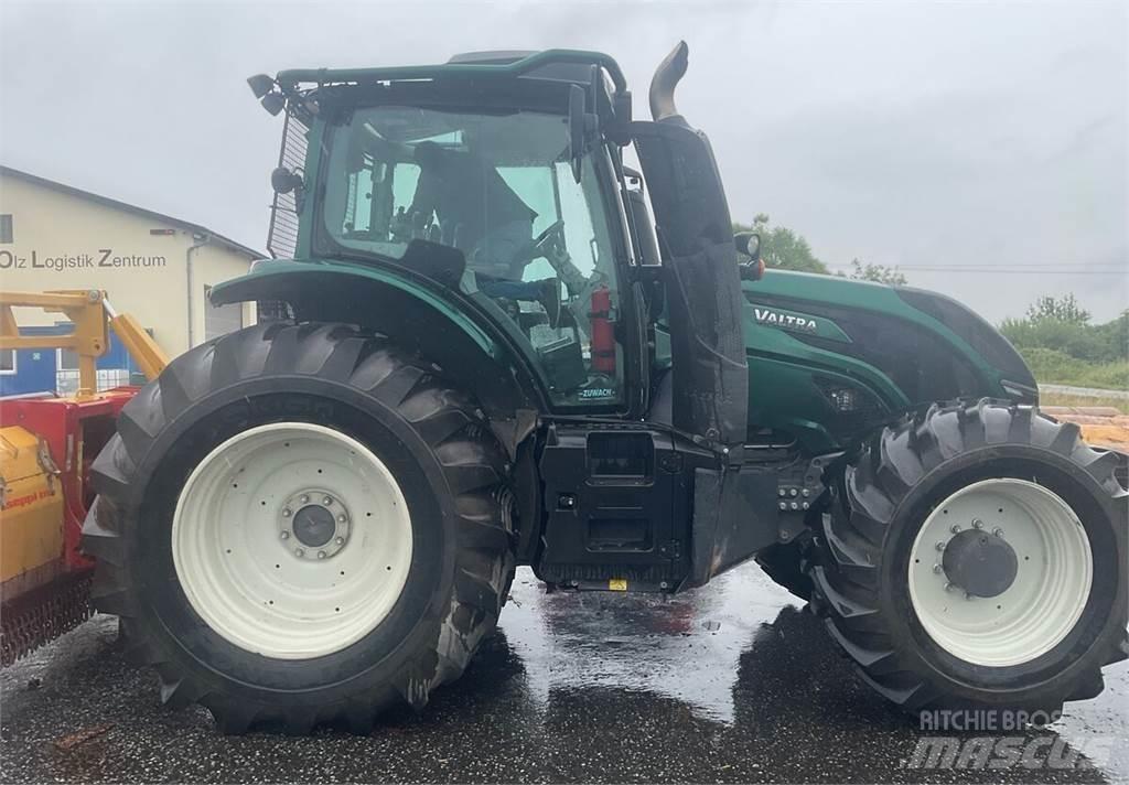 Valtra T174 Traktoren
