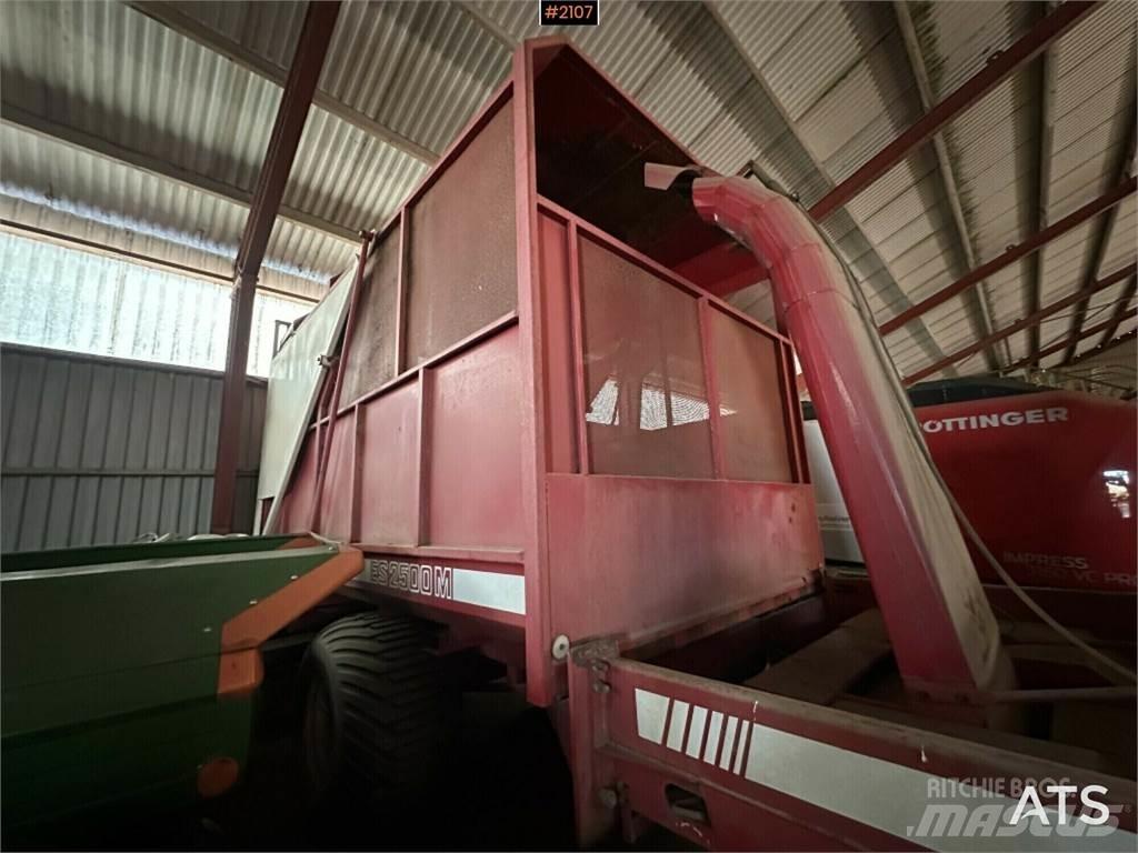 JF ES2500M Ladewagen