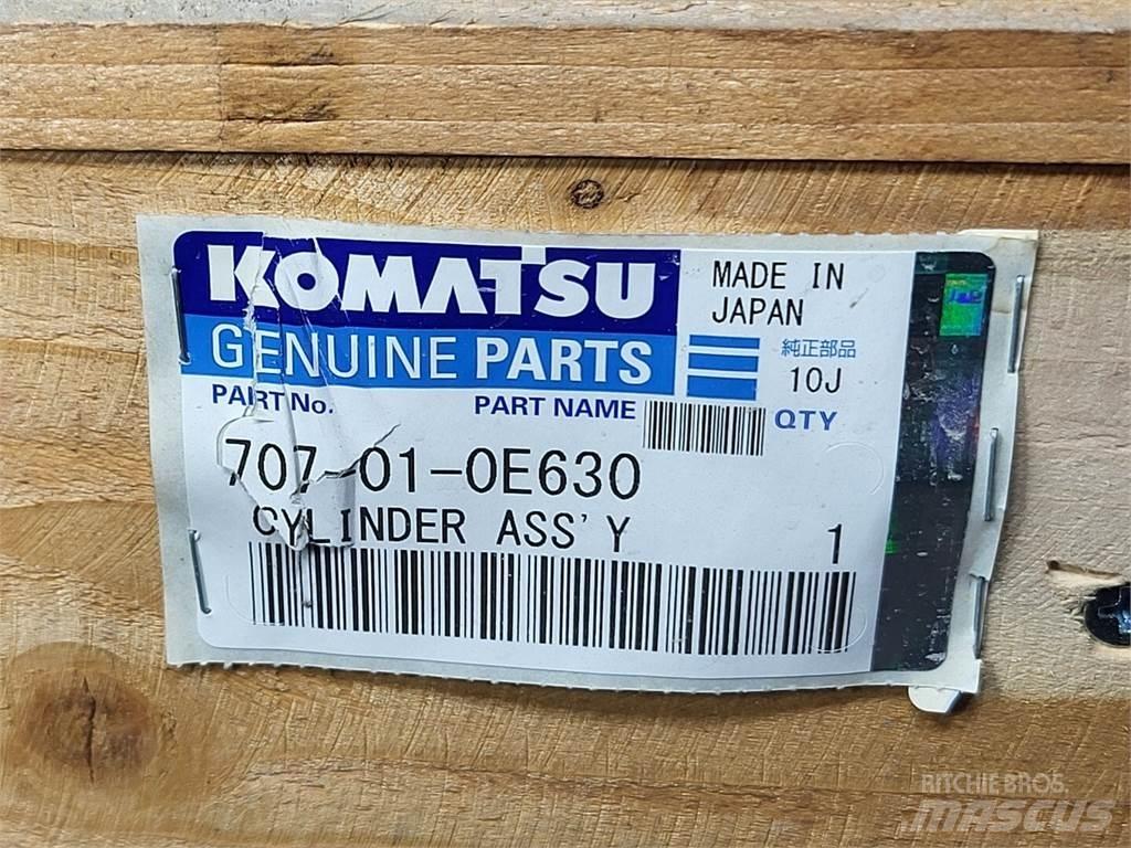 Komatsu 707-01-0E630 Transport Sonstige