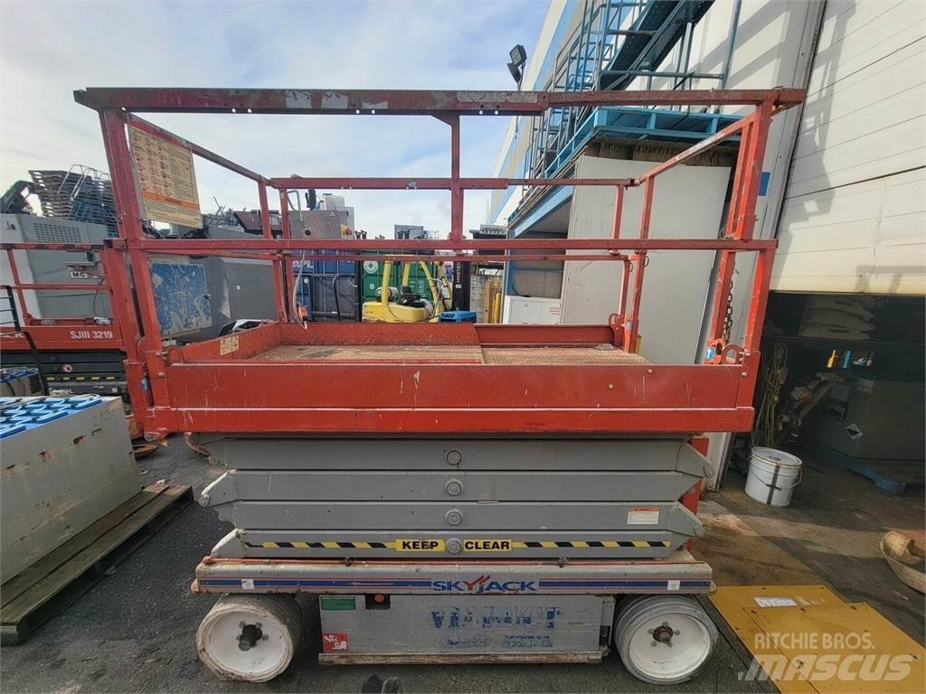SkyJack SJ3 4632 Scheren-Arbeitsbühnen
