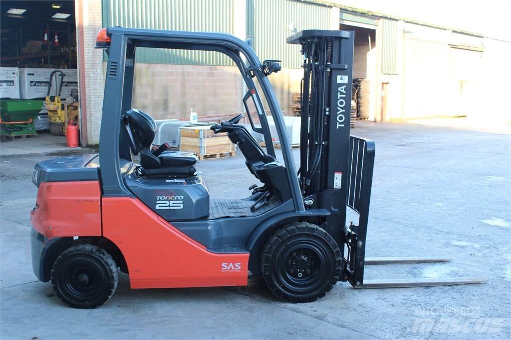 Toyota Tonero 2.5T Andere Gabelstapler