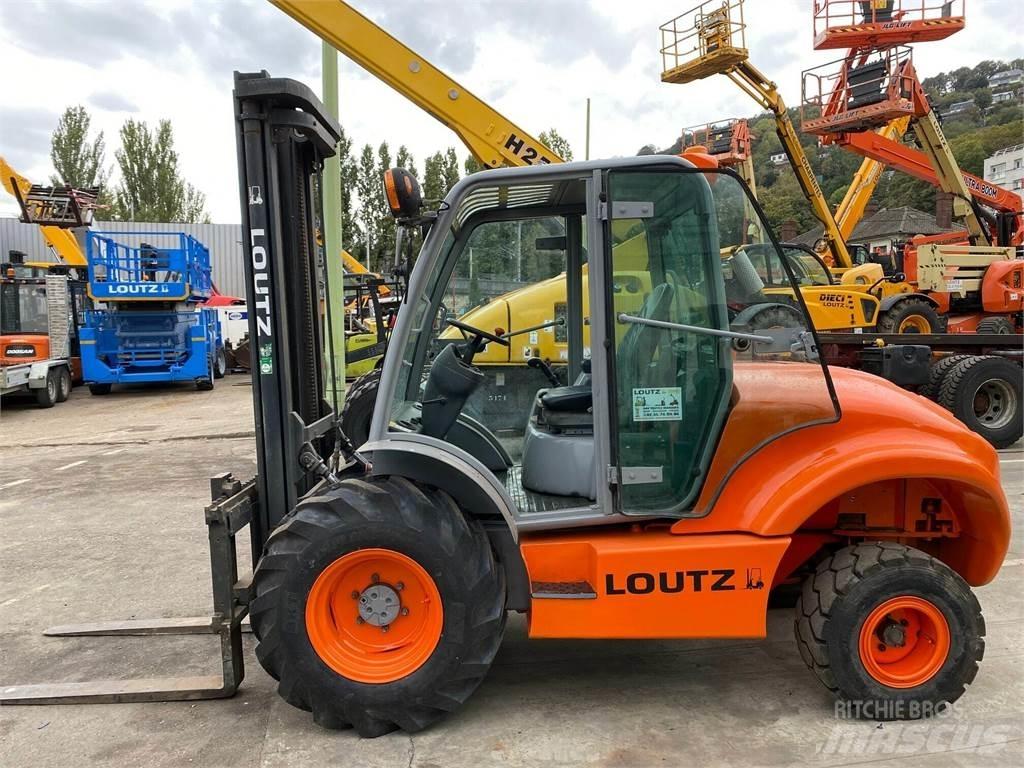 Ausa C300H Geländestapler