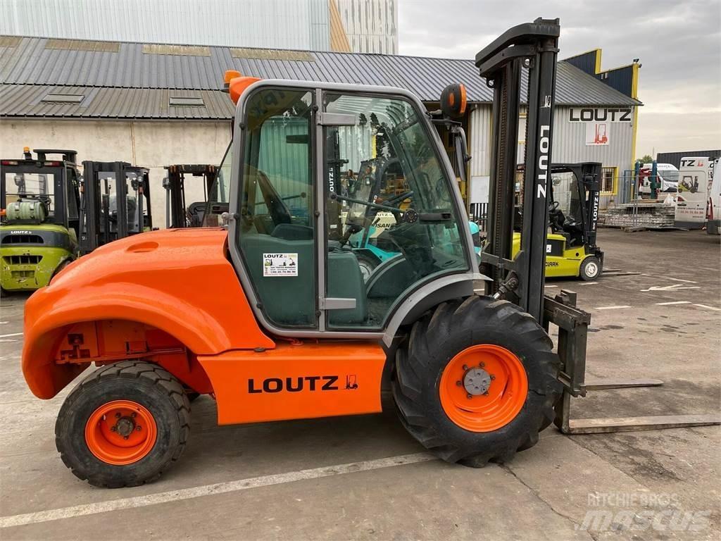 Ausa C300H Geländestapler