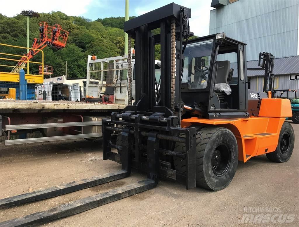 Doosan DL160 Diesel Stapler