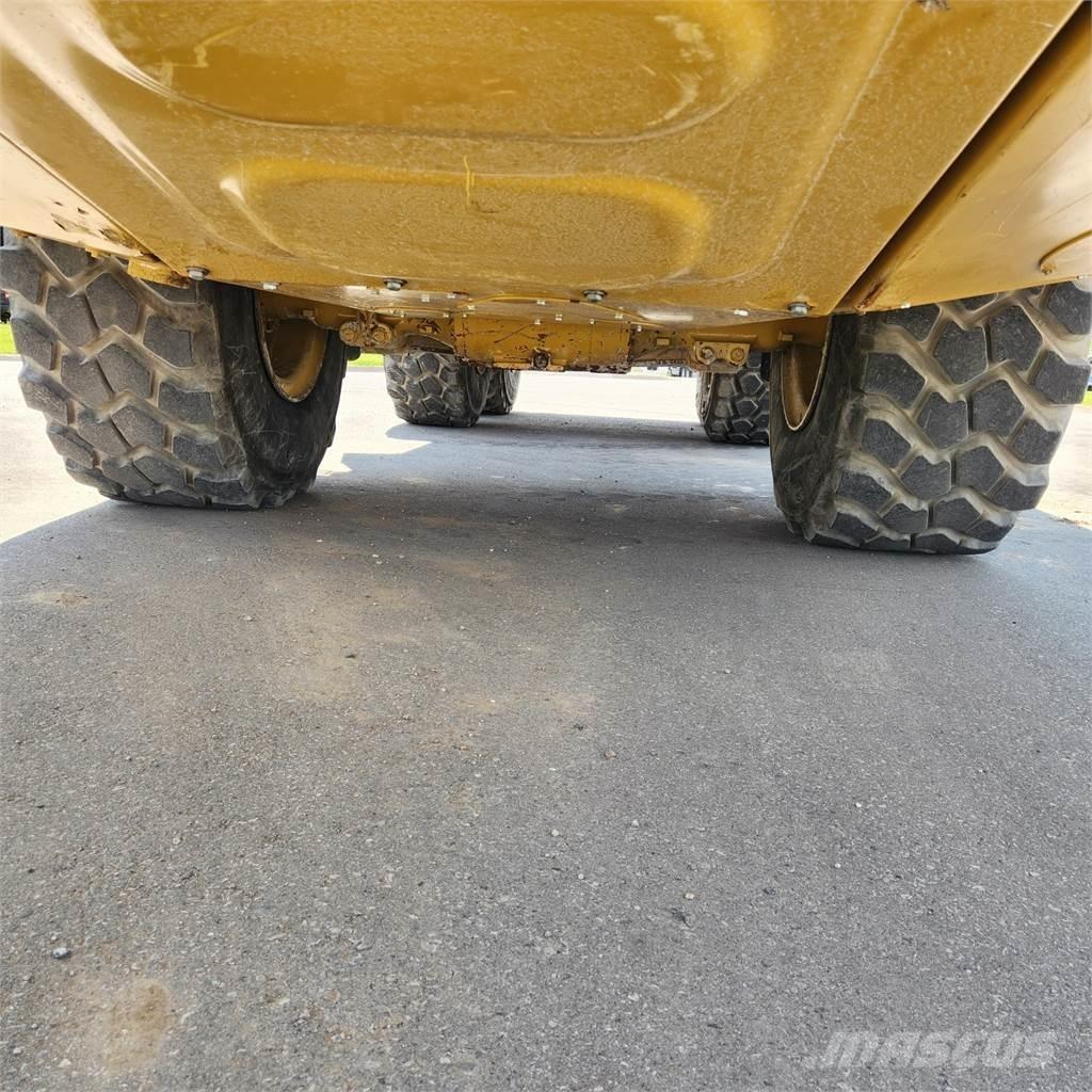 CAT 730 Dumper - Knickgelenk