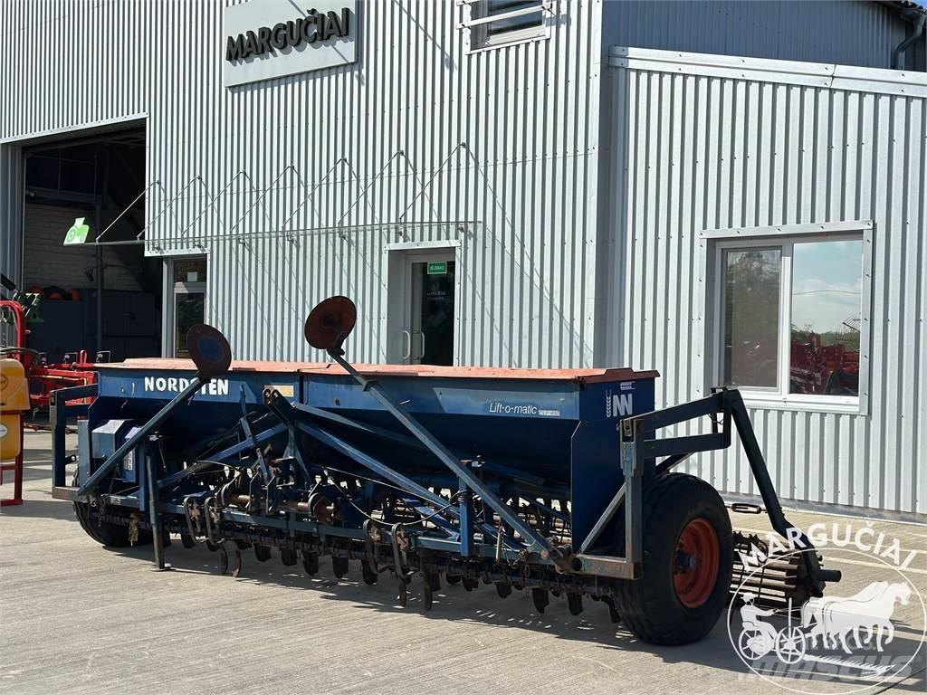Nordsten CLF 400, 4 m. Sonstige Landmaschinen