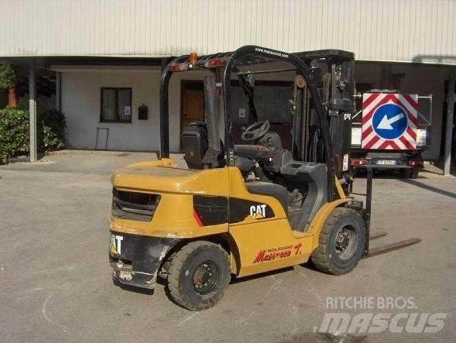 CAT DP30N Diesel Stapler