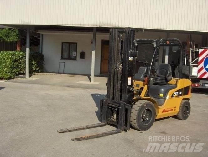 CAT DP30N Diesel Stapler