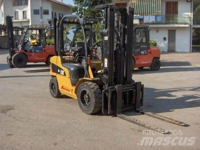 CAT DP30N Diesel Stapler
