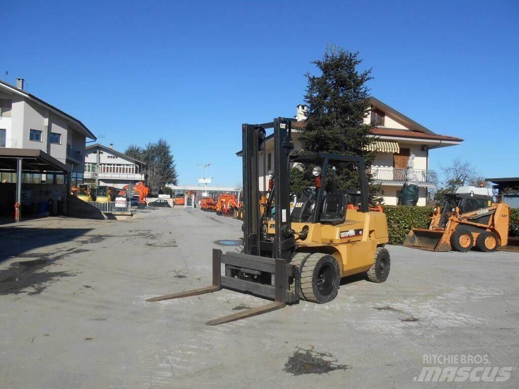 CAT DP40KL Diesel Stapler