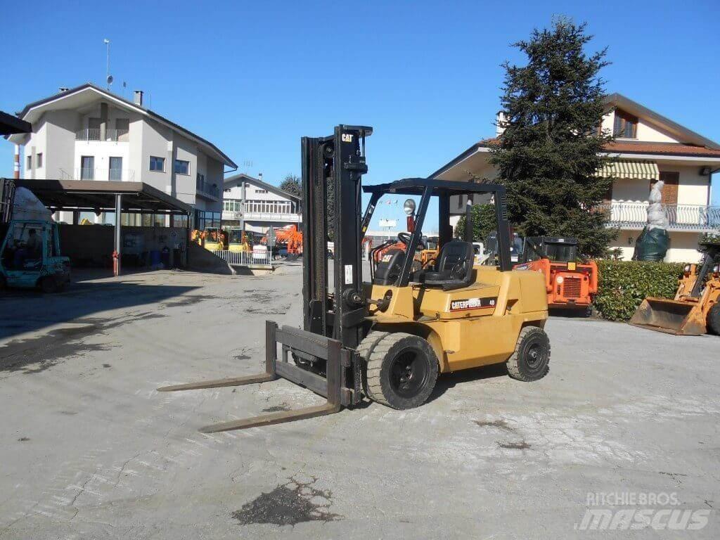 CAT DP40KL Diesel Stapler