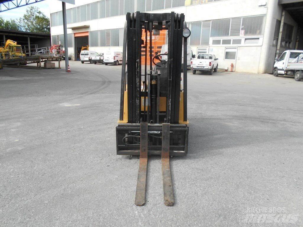 CAT F35 Elektro Stapler
