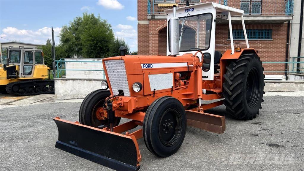 Ford 5600 4X2 Bulldozer