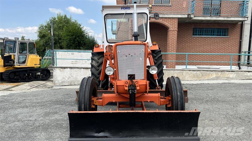 Ford 5600 4X2 Bulldozer