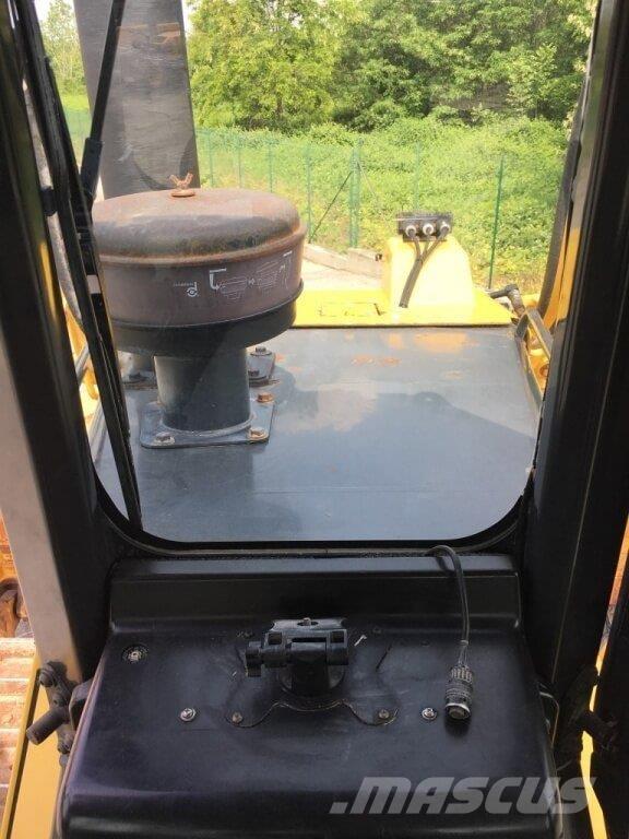 Komatsu D65WX-16 Bulldozer