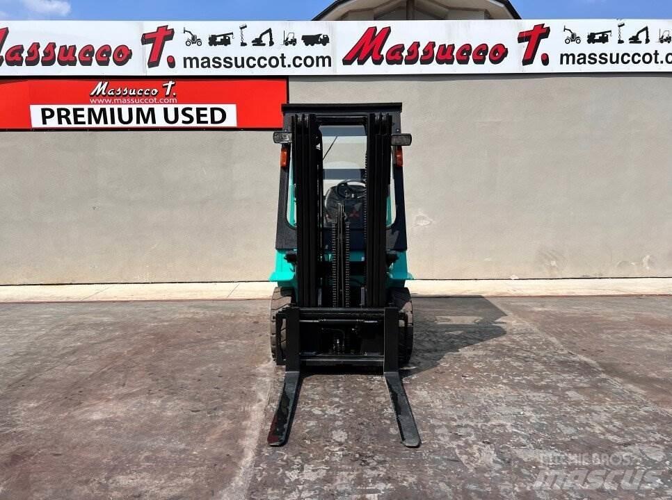 Mitsubishi FD25K Diesel Stapler