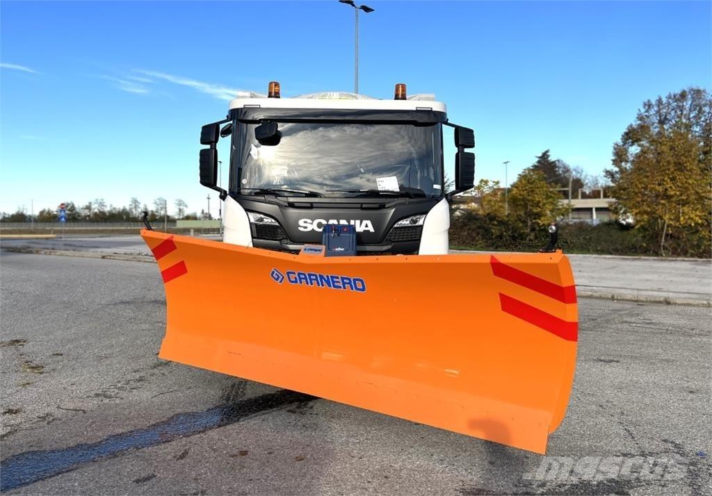 Scania P500 XT 8X4 Schneeschilde und -pflüge