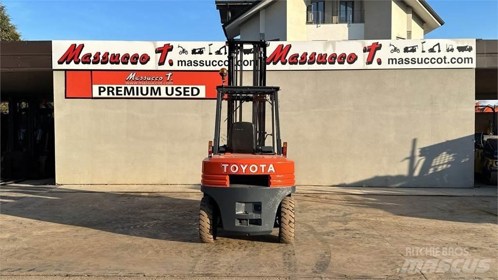 Toyota 02-5FD40 Diesel Stapler