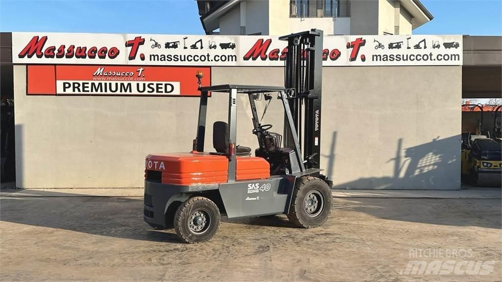 Toyota 02-5FD40 Diesel Stapler
