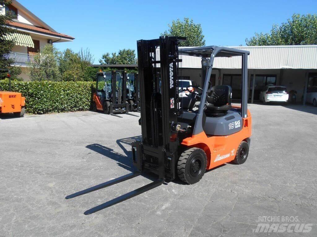Toyota 02-7FDF18 Diesel Stapler