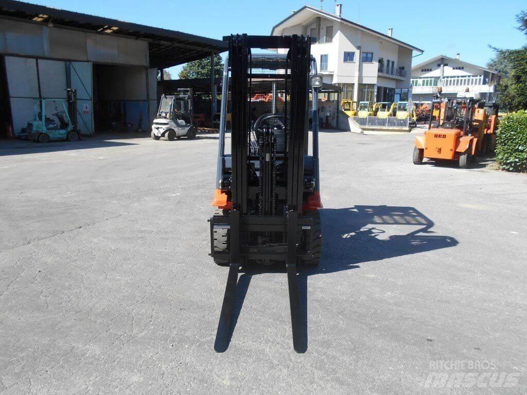 Toyota 02-7FDF18 Diesel Stapler