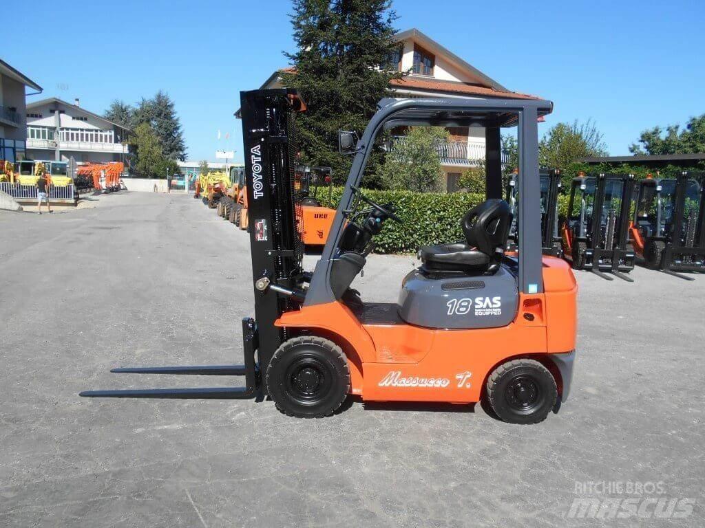 Toyota 02-7FDF18 Diesel Stapler