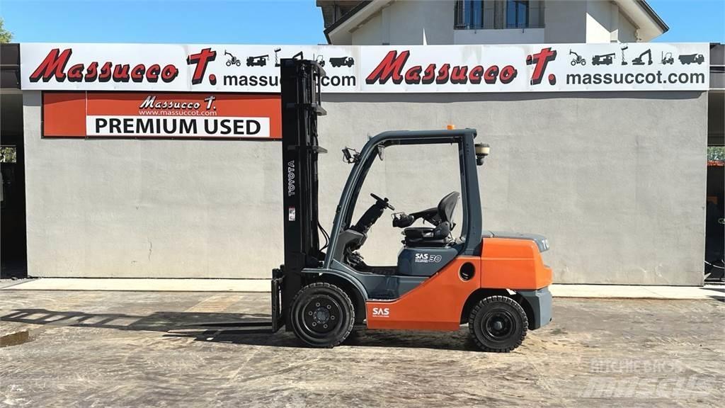Toyota 02-8FDF30 Diesel Stapler