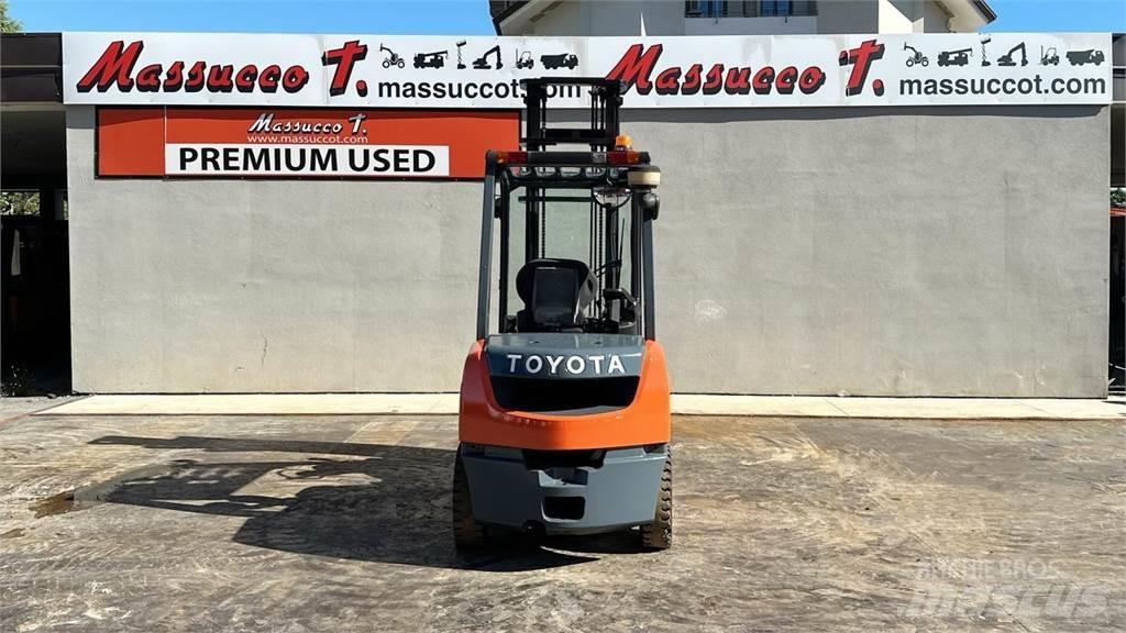 Toyota 02-8FDF30 Diesel Stapler