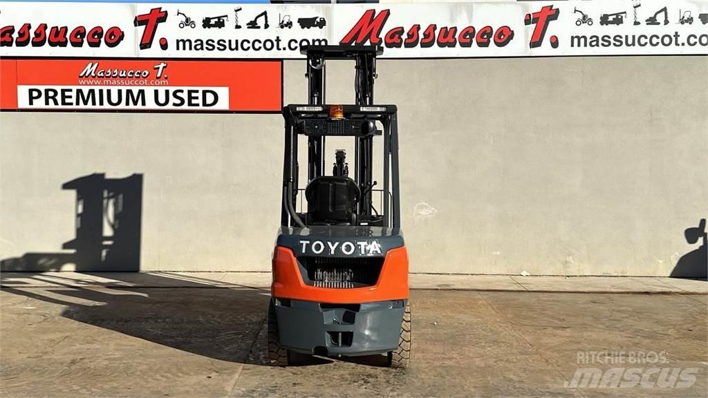 Toyota 52-8FDF30 Diesel Stapler