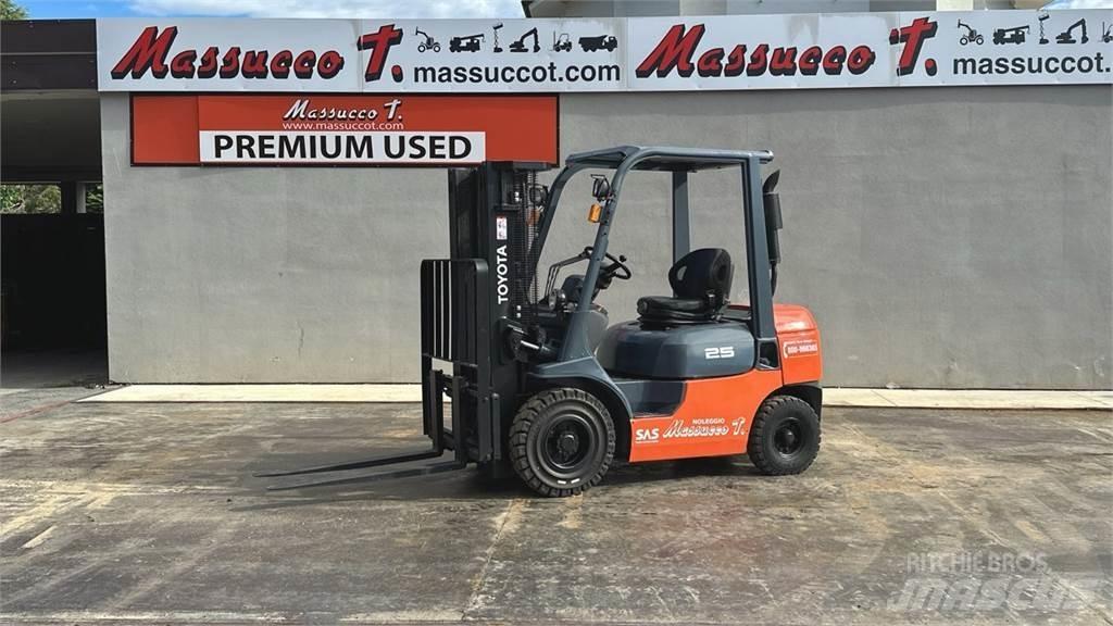 Toyota 62-7FDF25 Diesel Stapler