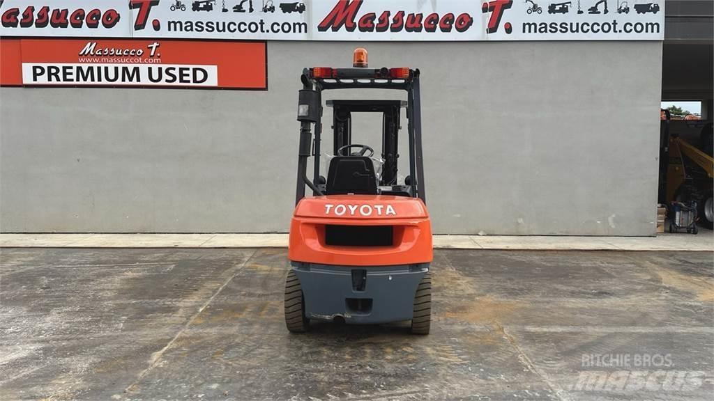 Toyota 62-7FDF25 Diesel Stapler
