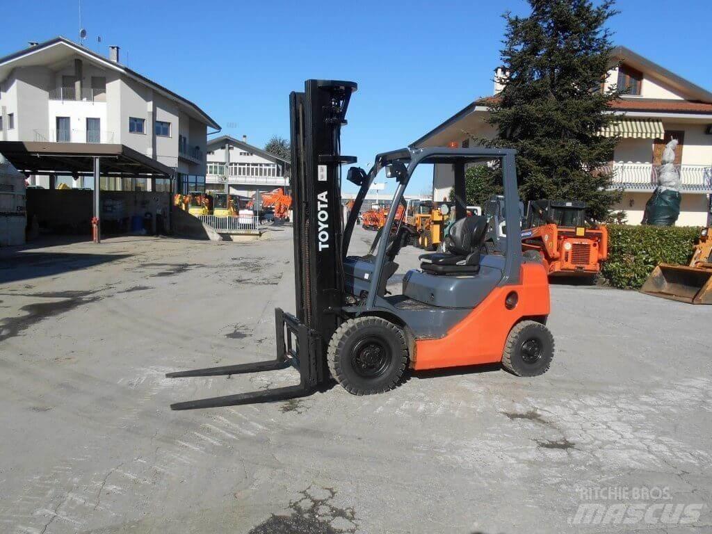 Toyota 8FDF20 Diesel Stapler
