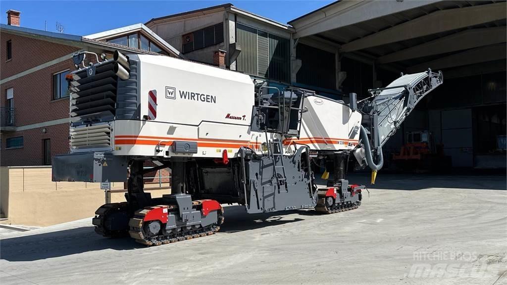 Wirtgen W220 Asphaltfräsen