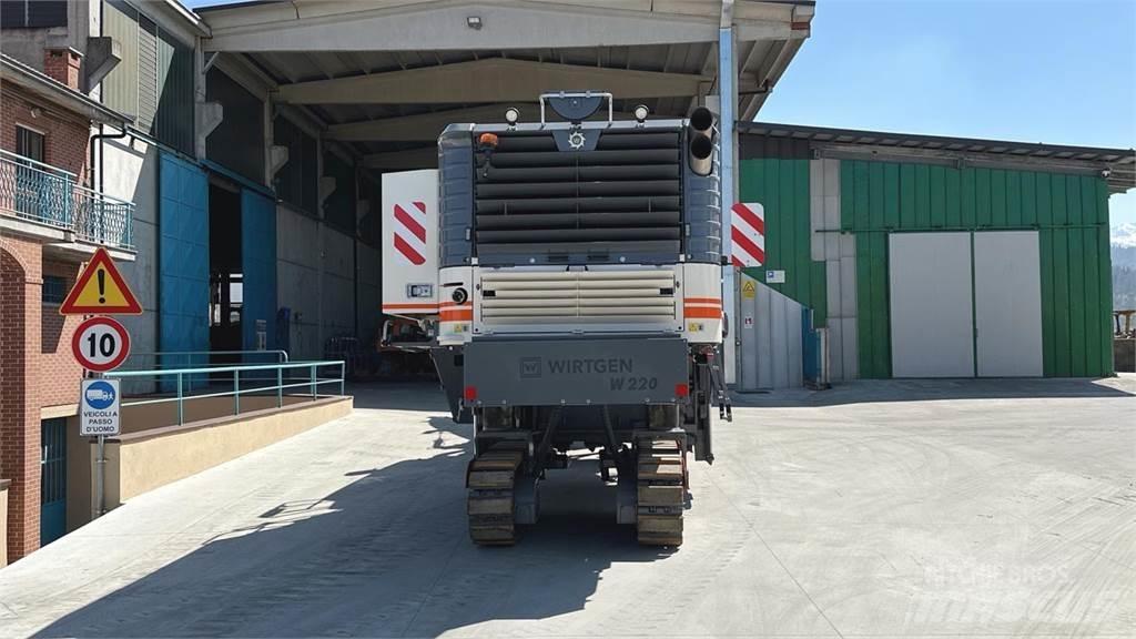 Wirtgen W220 Asphaltfräsen