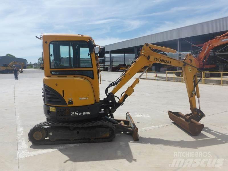Hyundai R25Z-9A Minibagger < 7t