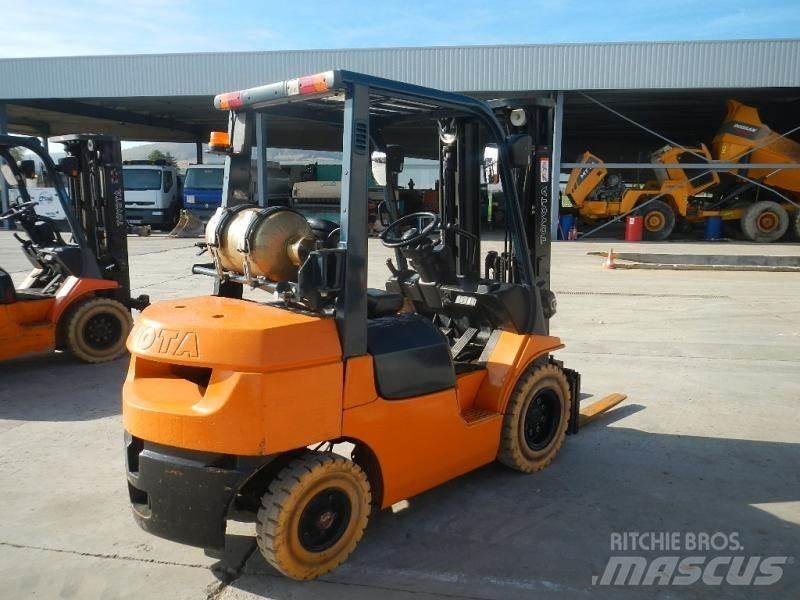 Toyota 7FG25 Andere Gabelstapler