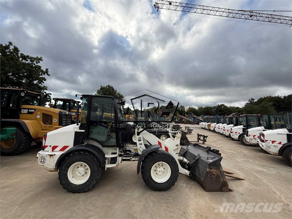 CAT 908M Radlader