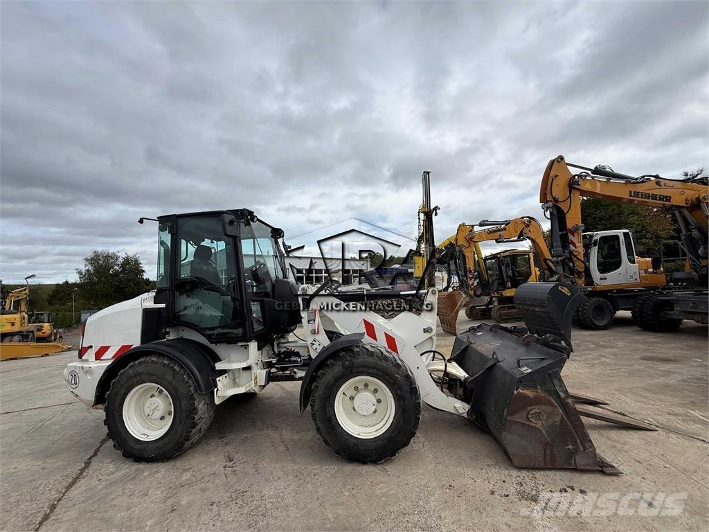 CAT 908M Radlader