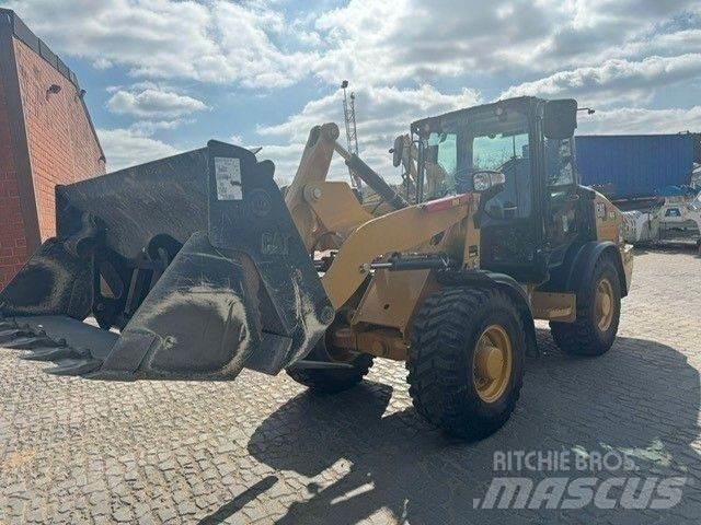 CAT 906 Radlader