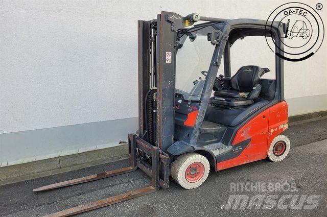 Linde H16T Gas Stapler