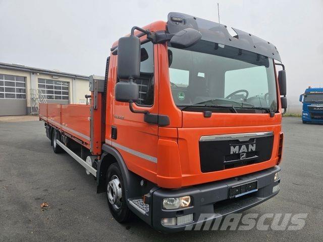 MAN 12.220 Pritschenwagen/Pritschenwagen mit Seitenklappe