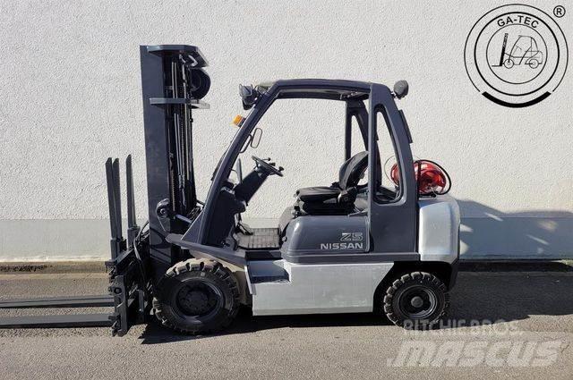 Nissan U1D2A25LQ Gas Stapler