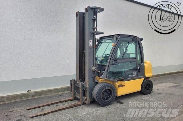 Nissan YG1D2A320 Diesel Stapler