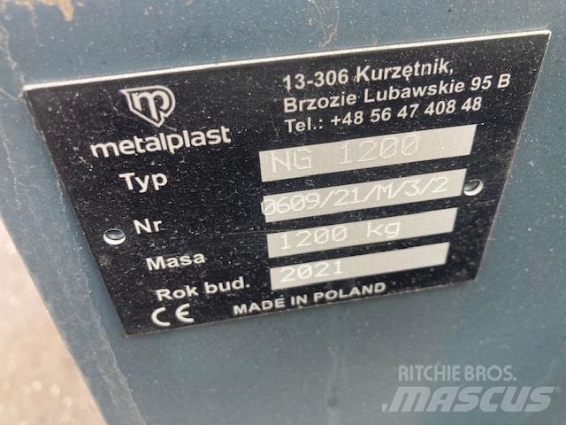  - - -  1500 KG Frontgewichte