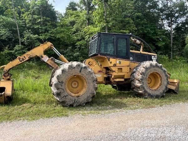 CAT 525 Stammholzschlepper