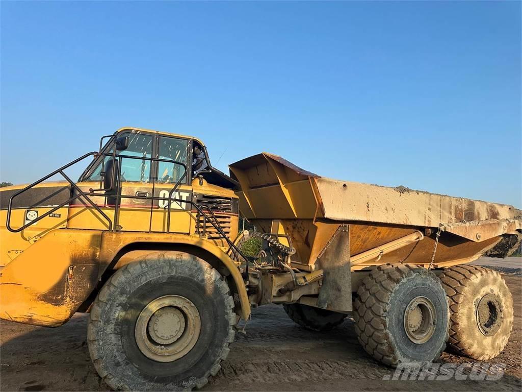CAT 740 Dumper - Knickgelenk